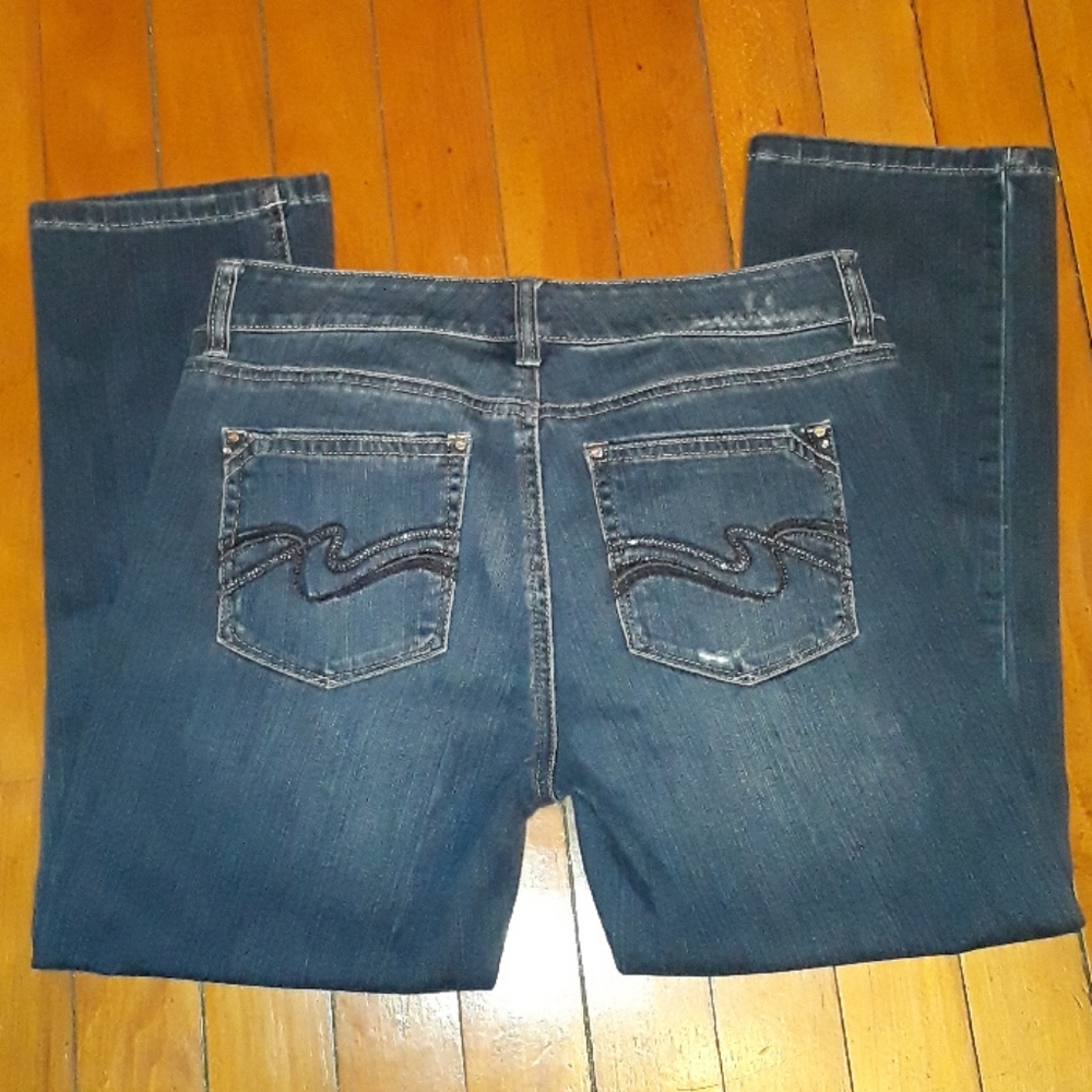 White House Black Market Blanc Slim Crop Capris 6